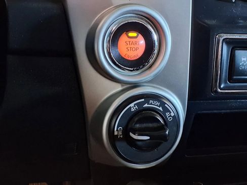 Used 2017 Nissan Titan SL image 21