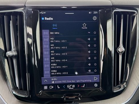 Used 2025 Volvo XC60 B5 Plus image 17