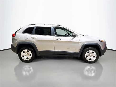 Used 2018 Jeep Cherokee Trailhawk w/ Cold Weather Group image 6