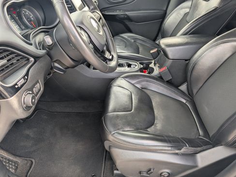 Used 2020 Jeep Cherokee Latitude Plus FWD image 11