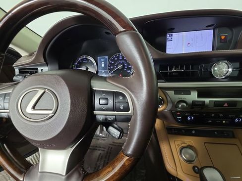 Used 2018 Lexus ES 350 w/ Navigation System Package image 29