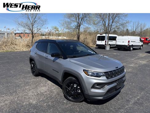 Used 2022 Jeep Compass Latitude AWD/4WD image 1