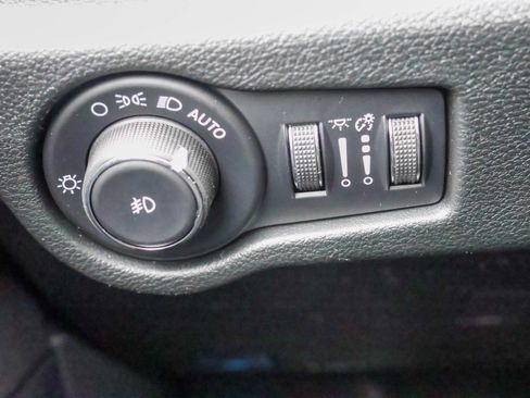 New 2026 Chrysler Pacifica Limited w/ S Appearance Package AWD/4WD image 30