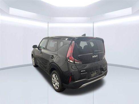 Used 2023 Kia Soul LX FWD image 6
