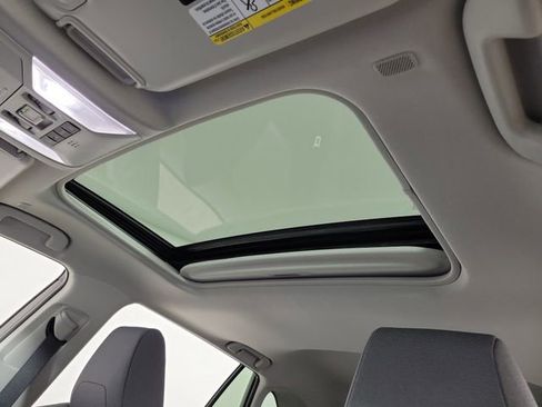 Used 2025 Toyota RAV4 XLE w/ Convenience Package FWD image 21