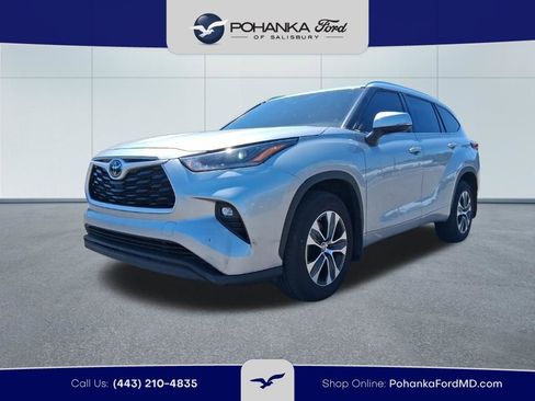 Used 2021 Toyota Highlander XLE AWD/4WD image 1