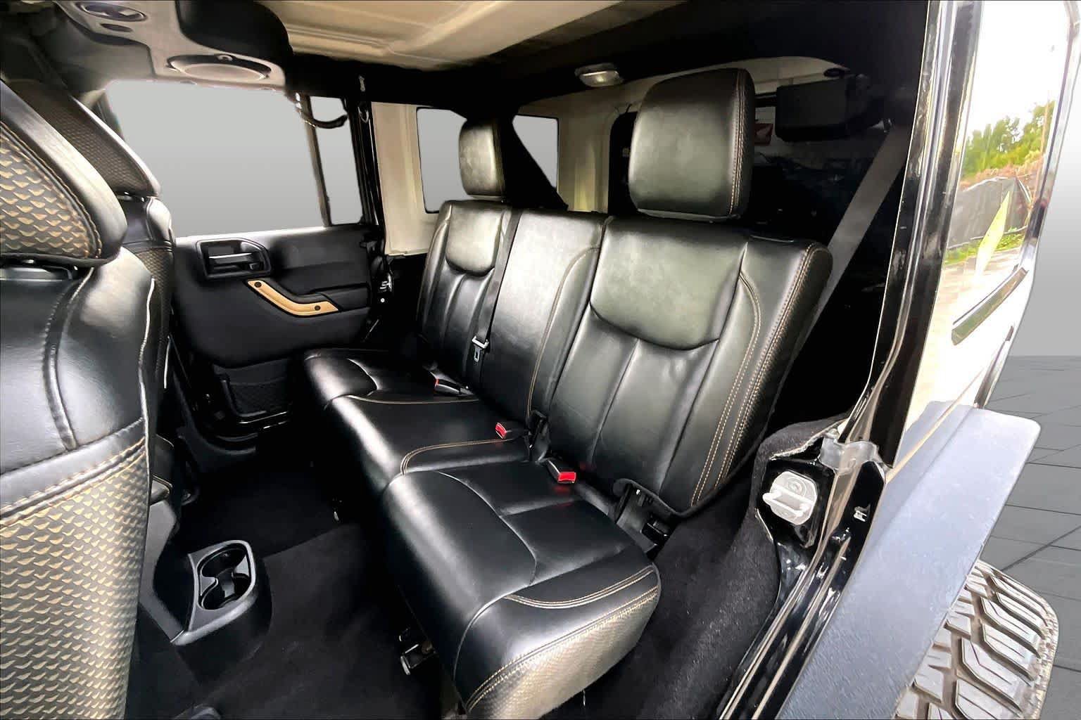 Used 2014 Jeep Wrangler Unlimited Sahara AWD/4WD image 21