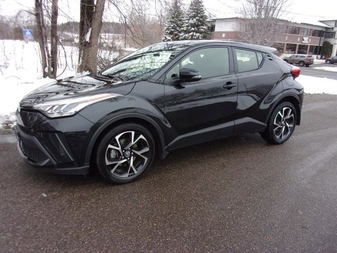 Used 2021 Toyota C-HR XLE image 1