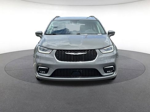 Certified 2022 Chrysler Pacifica Touring-L FWD image 9