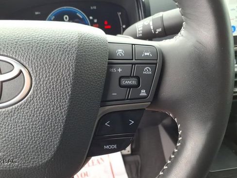 Used 2025 Toyota Camry SE FWD image 24