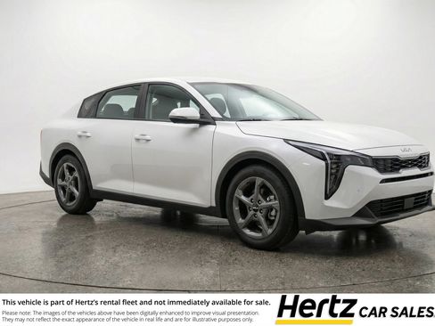 Used 2025 Kia K4 LXS image 1