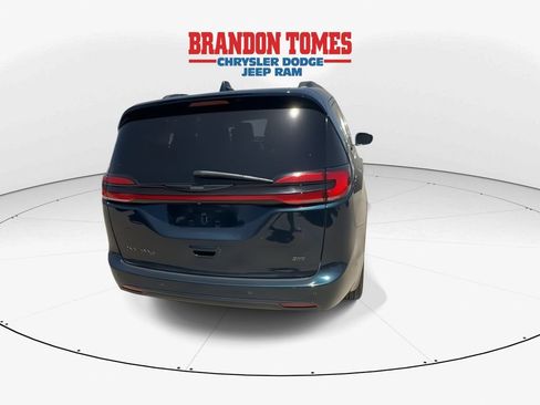 Used 2021 Chrysler Pacifica Limited w/ Uconnect Theater Family Group AWD/4WD image 7