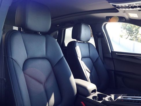 New 2026 Porsche Macan image 24