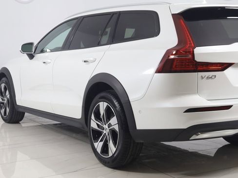 Used 2024 Volvo V60 B5 Cross Country Plus image 25