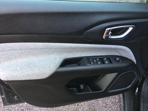 Used 2022 Jeep Compass Latitude image 16