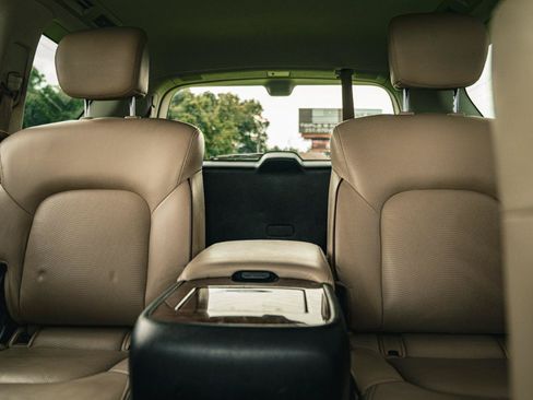 Used 2020 Nissan Armada Platinum w/ Captain's Chairs Package RWD image 13