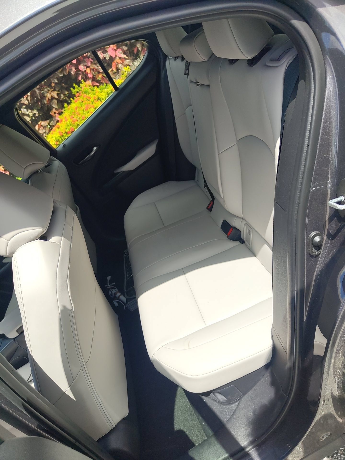 Used 2025 Lexus UX 300h FWD w/ Accessory Package (Z2) image 24