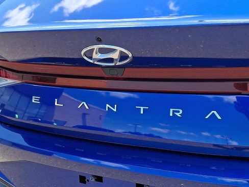 Certified 2023 Hyundai Elantra SEL FWD image 30