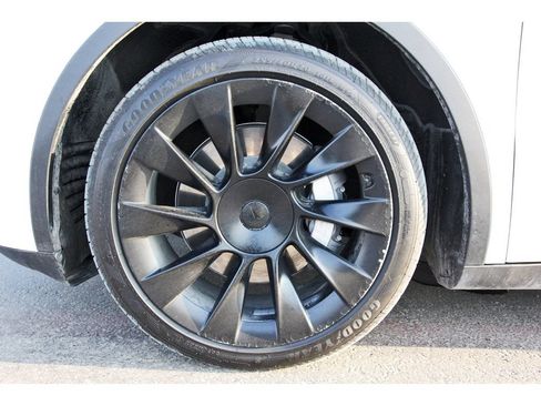 Used 2020 Tesla Model Y Long Range AWD/4WD image 30