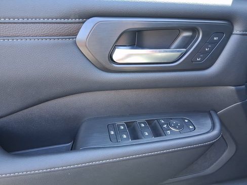 Used 2026 Nissan Armada SL w/ Captain's Chari Seat Package RWD image 14