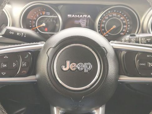 Used 2018 Jeep Wrangler Unlimited Sahara w/ Dual Top Group image 19