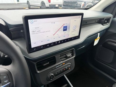 New 2025 Ford Maverick XLT image 23