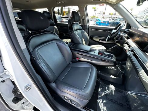 Used 2024 Kia EV9 Light Long Range RWD image 20