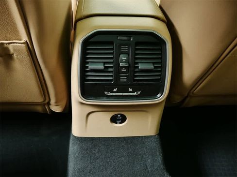 Used 2025 Porsche Macan image 15