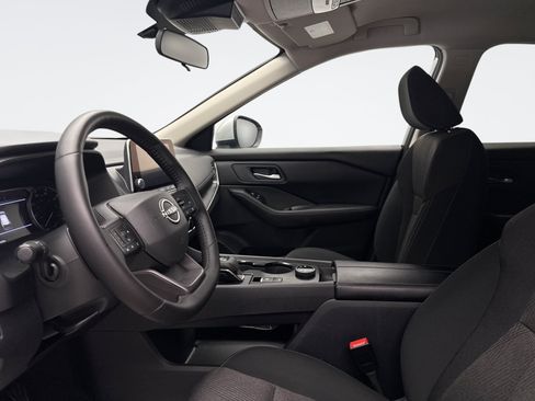 Used 2025 Nissan Rogue SV AWD/4WD image 9