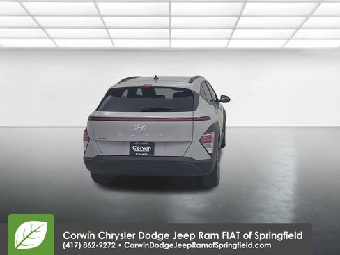 Used 2025 Hyundai Kona SEL image 13