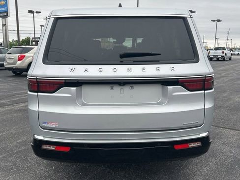 Used 2024 Jeep Wagoneer L Series II w/ Flexible Seating Group AWD/4WD image 12