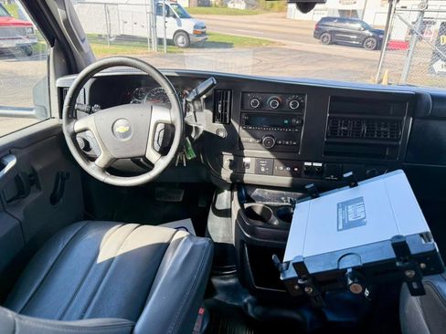 Used 2017 Chevrolet Express 3500 image 14