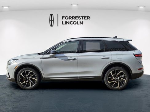 New 2026 Lincoln Corsair Reserve image 6