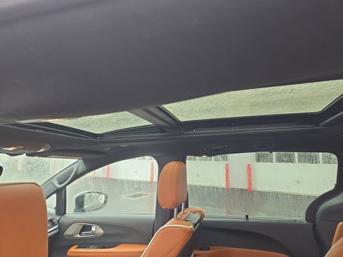 New 2026 Chrysler Pacifica Pinnacle image 17