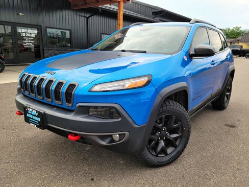 Used 2017 Jeep Cherokee Trailhawk w/ Cold Weather Group AWD/4WD image 1
