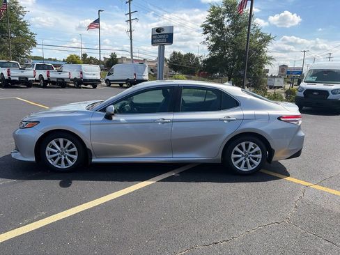 Used 2020 Toyota Camry LE FWD image 4