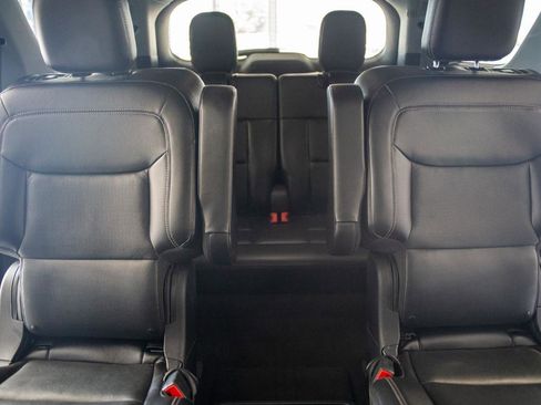 Used 2021 Ford Explorer Limited w/ Equipment Group 301A AWD/4WD image 18