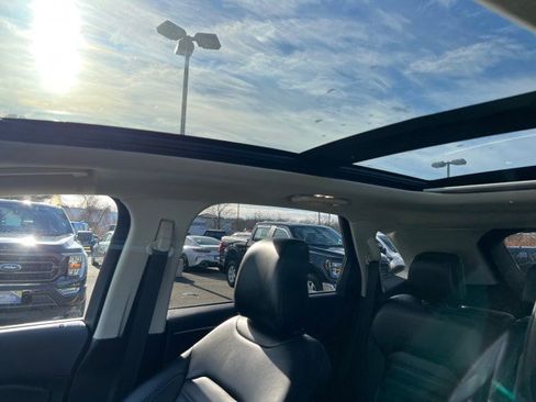 Used 2021 Ford Edge SEL w/ Convenience Package image 9