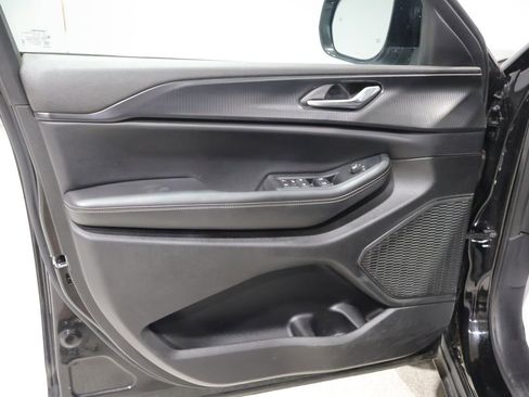 Used 2024 Jeep Grand Cherokee L Altitude AWD/4WD image 12