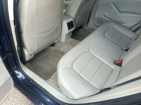 Used 2013 Volkswagen Passat TDI SE FWD image 20