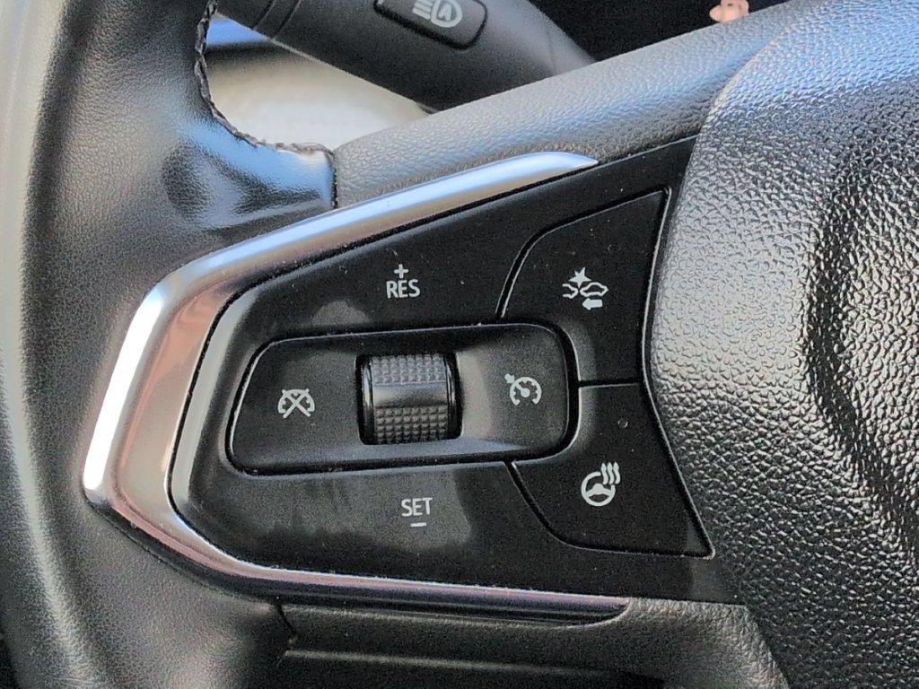 Used 2025 Chevrolet Trax LT w/ LT Convenience Package FWD image 20