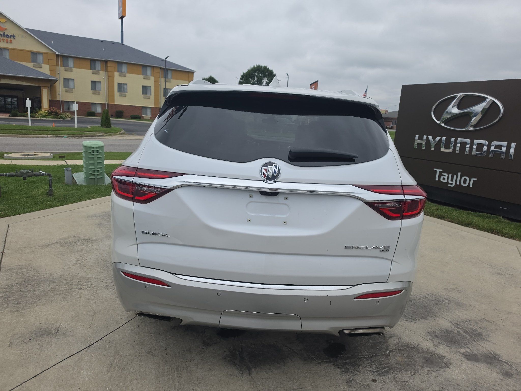 Used 2018 Buick Enclave Avenir AWD/4WD image 6