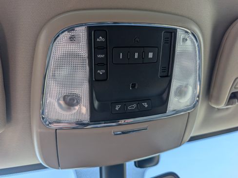 Used 2020 Jeep Grand Cherokee Limited AWD/4WD image 34
