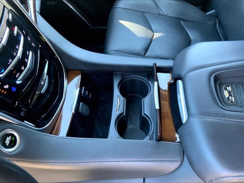 Used 2020 Cadillac Escalade Premium Luxury AWD/4WD image 18