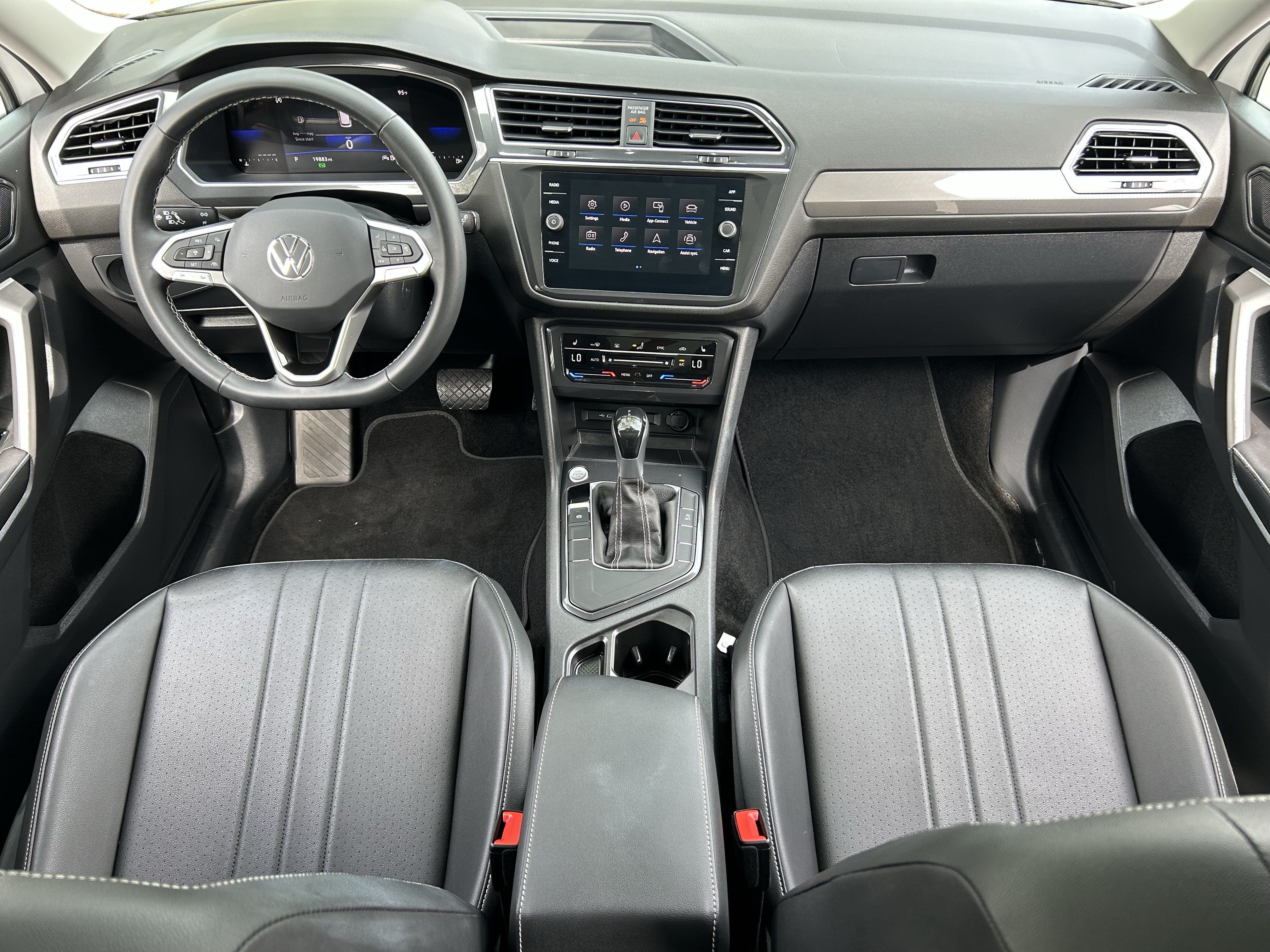 Used 2023 Volkswagen Tiguan SE FWD image 13
