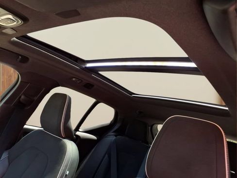 Used 2019 Volvo XC40 T5 R-Design AWD/4WD image 15