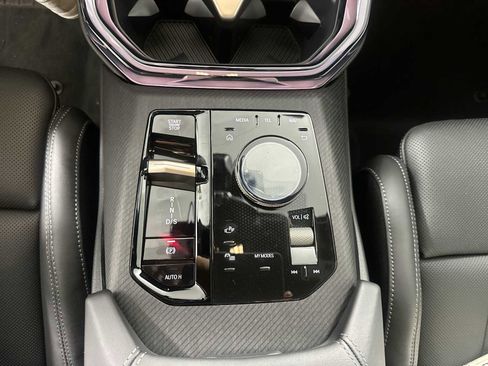 Used 2025 BMW X3 xDrive30i w/ Premium Package image 16