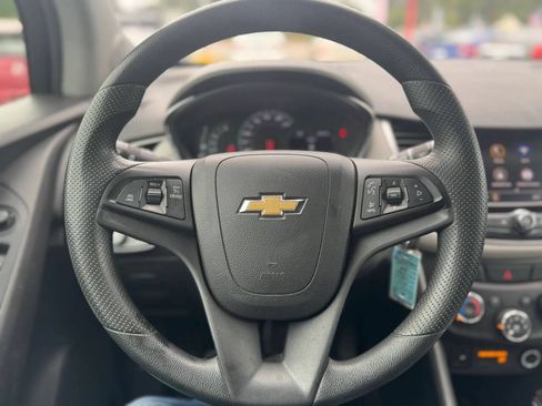 Used 2021 Chevrolet Trax LT FWD image 21