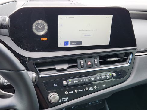 Used 2025 Lexus ES 350 w/ Premium Package image 18