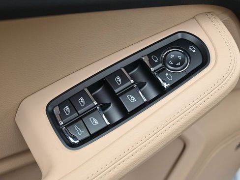 Certified 2026 Porsche Macan AWD/4WD image 19